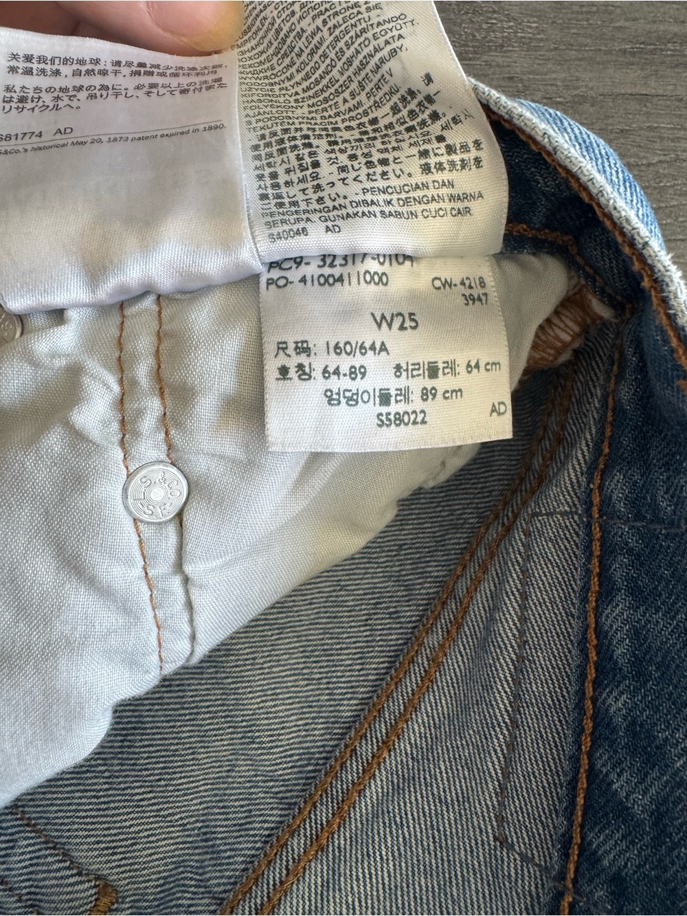 501 Levi Mid Rise Distressed Denim Shorts - Size 25 - Picture 5 of 5